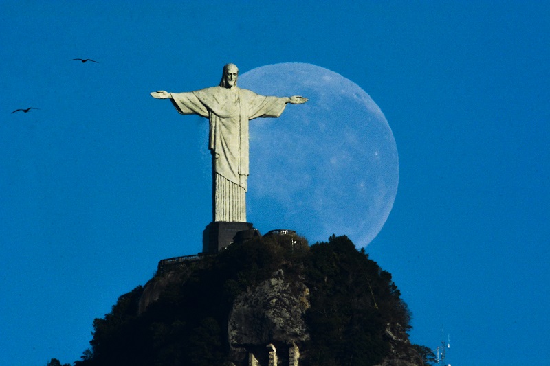 RiodeJaneiro_RJ_CristoeaLuaCarioca_CarlosMonteiro_03082015_1