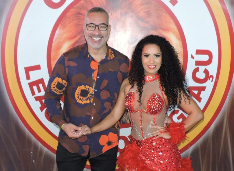 Carnavalesco Cahê Rodrigues e a rainha de bateria Luciane Soares