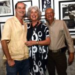 _DSC8271 - Lygia Marina entre os irmãos Luiz Otávio Moraes e Nelson - SET 2022 - CG