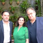 James e Acacio Lisboa cercando Mariana Berlingero