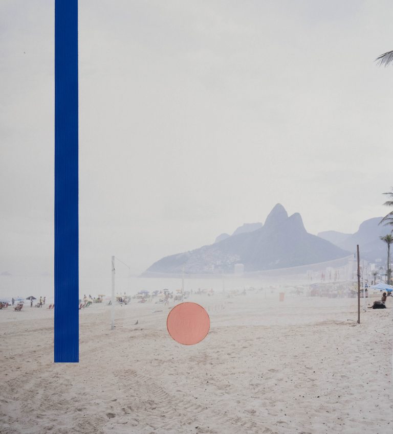 Alice Quaresma_Um Símbolo de Paz_50x45cm_Fotografia impressa em papel algodão com tinta acrílica e lápis de cor_2022_Ed. única