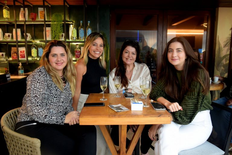 Renata Garcia, Theka Mesquita, Erica Moraes Bruna Marcoline (2)
