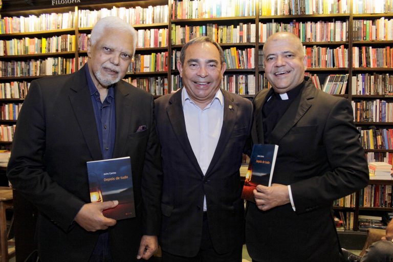 _MG_5891-Desembargador Antônio Carlos Torres ,Jairo Carmo e Padre José Gomes