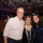 Alberto e Mrtiza de Orleans e Bragança cercando Andrea Buffara