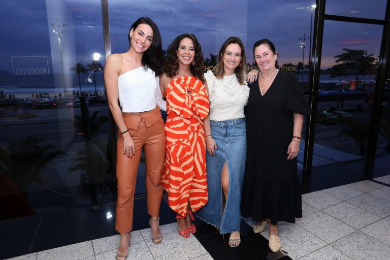 IMG_3738-Mel Fronckowiak(Mulher Rodrigo Sntoro), Dra Marcia Linhares, Flavia Santoro e Maria Santoro(Irmã e Mãe Rodrigo Santoro)