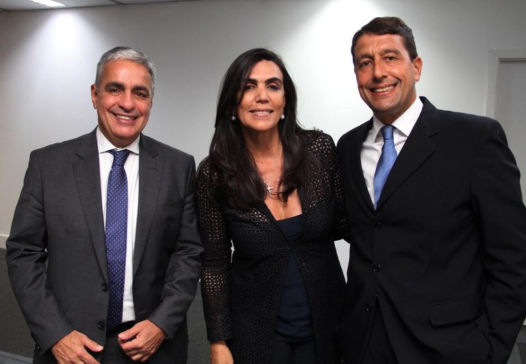 Presidente da Alerj André Ceciliano, Iná e seu irmão Gony Arruda