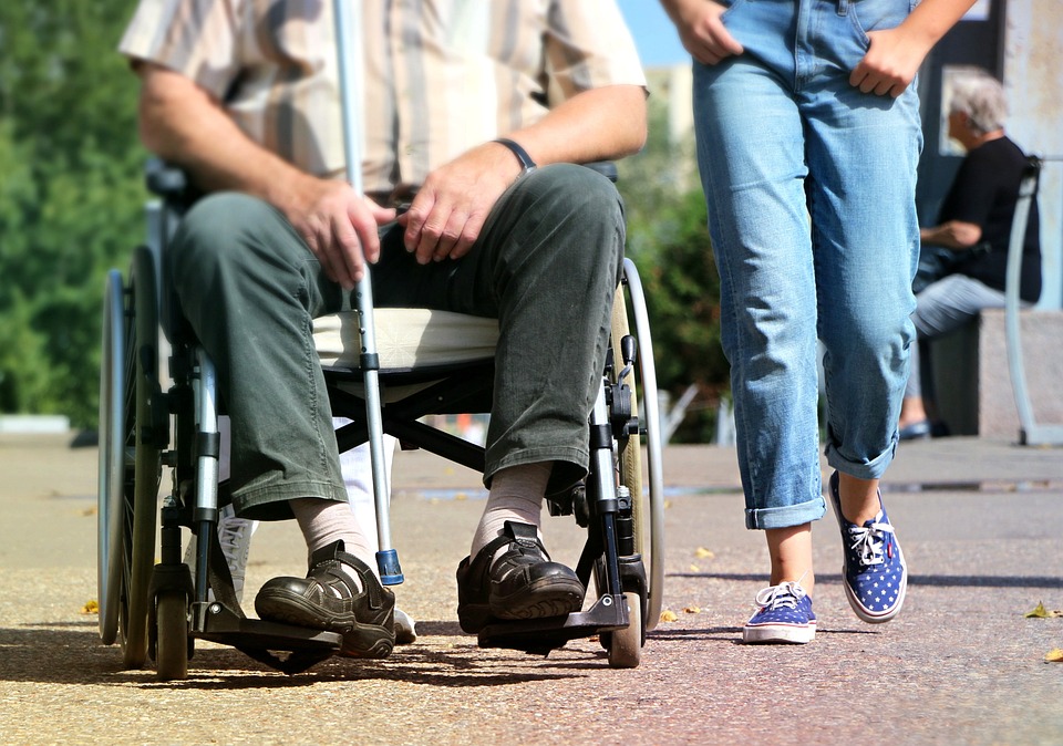 wheelchair-1629490_960_720 (1)