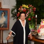 Aniversariante embaixatriz Christina Lins do Rego Veras à frente do seu portrait by Ciobano