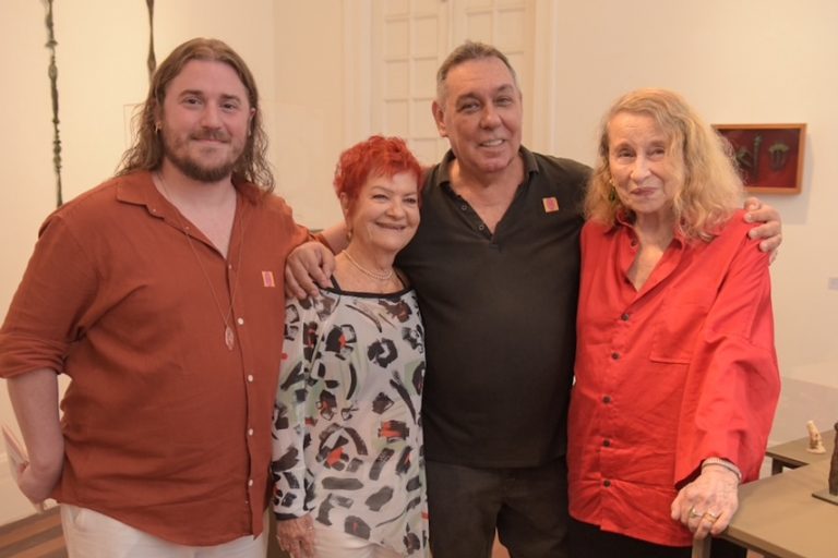 Rafael Peixoto e Marcus Lontra, curadores da exposição, com Nelly Gutmacher e Anna Bella Geiger