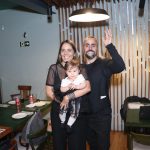 yolanda baby com o pai Krishna e mae Amanda (2)