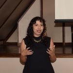 A curadora Juliana Cunha