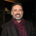 O espetáculo "Paris" é uma homenagem à efervescência artística da cidade nas décadas iniciais do século XX. Dirigido por Jorge Takla e Anselmo Zolla, com a Studio3 Cia. de Dança, o espetáculo reúne treze bailarinos que evocam personalidades icônicas da época, como Coco Chanel, Pablo Picasso, Josephine Baker, Marlene Dietrich, Cole Porter, Igor Stravinski, Vaslav Nijinsky e Isadora Duncan. O espetáculo busca transmitir um delírio onírico de imagens, memórias e emoções do período em que grandes artistas se encontravam na "cidade luz". A plateia contou com a presença de nomes conhecidos, como Guilherme de Almeida Prado, Caco e Carolina Johannpeter, e Eduardo Logullo.