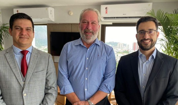 Igor Costa (Diretor Executivo do PROCON Rio), Roberto Rotter (Diretor Geral do LSH hotel) e Raphael Lima (Subprefeito da Barra da Tijuca)