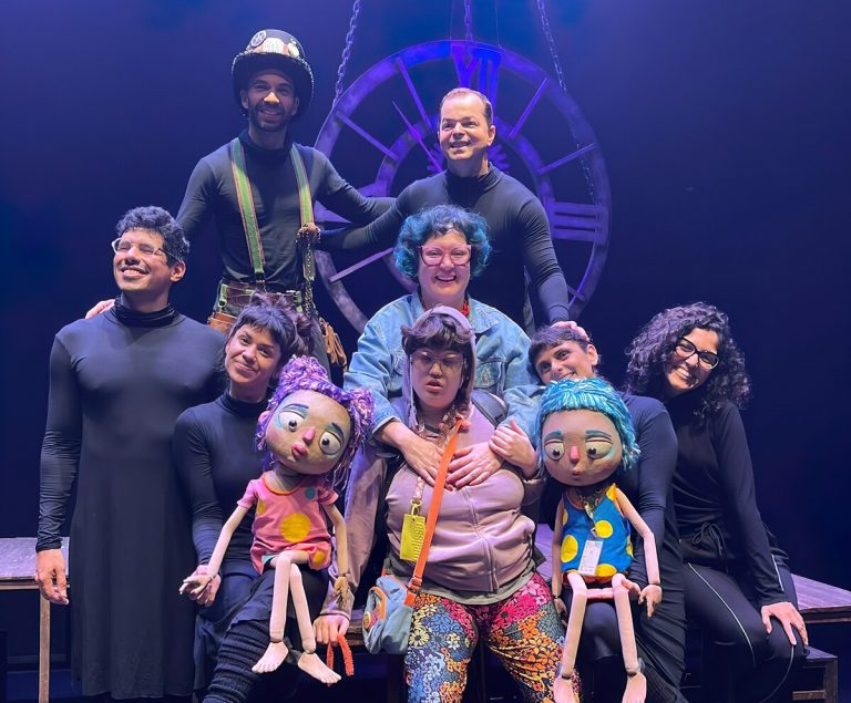 Cris, filha e elenco (1) (1)