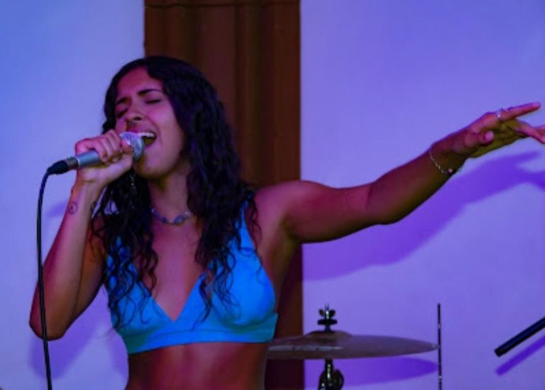 clarissa-chaves-bruno-cardoso-apresentam-pocket-show-na-ponte-de-versos-de-marco-21-na-blooks-botafogo-da391