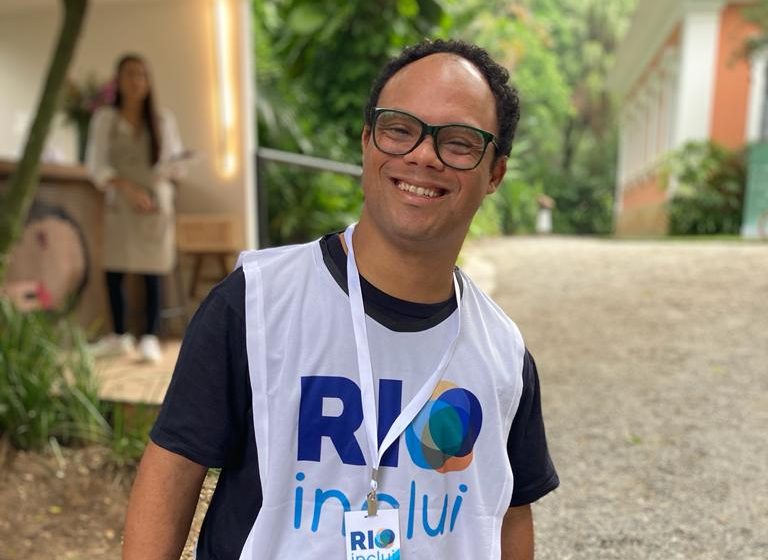 Pedro de Tomáz, assistido pela RIOinclui, vai recepcionar o público no Preview da CASACOR, neste sábado