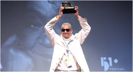 marcelo-garcia-filho-de-lea-garcia-recebe-premio-em-nome-da-mae-15082023201529541