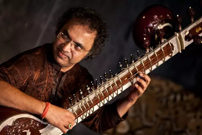 musico-indiano-Shubhendra-Rao