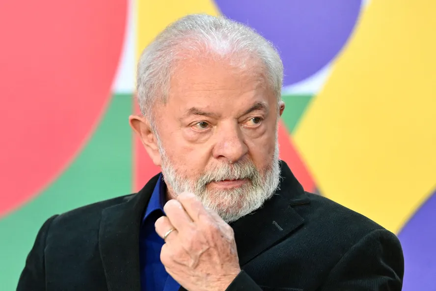 104110100-brazilian-president-luiz-inacio-lula-da-silva-gestures-during-the-signing-of-the-new-l