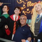 Os personagens de Harry Potter cercando o Dr. Gilberto Ururahy na Bienal do Livro