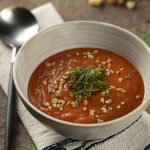 Restaurante La_Creme aveludado de tomate com castanha de caju e hortelã_credito Rodrigo Azevedo