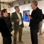 Ana Durães com o embaixador da CPLP Juliano Nascimento, dono da galeria [A]Space, e o sueco Jack Gustafson