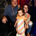 O casal Chico Otávio e Isabela Palmeira com a filha Eva