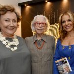 Fernanda Montenegro entre Manoela Ferrari e Margareth Dalcomo