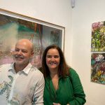 Guga Feijó, diretor de arte, e Marcia Prates