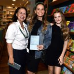 Fernanda Rodrigues entre sua mãe Helô Erlanger e sua filha Luisa