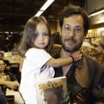 Roger Gobeth e a filha MorenaIMG_4276