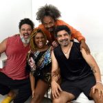 Helio Medeiros - teclado , Ana Karolina Sebastião - baixo , Chico César e o baterista Hélio Medeiros