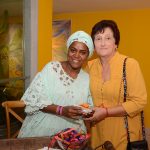 A baiana Fernanda de Jesus com a consulesa Anne-Marie Maréchal