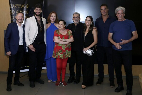 _MG_7911-(Elenco)Ronaldo Bettini, Arthur Farah, Alexandra Richter, Suely Franco, Raymundo de Souza, Perola Faria, Rafael Calomeni e Paulo Vespucio