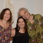 Daniela Rego e Eduardo Mariz cercando Marilou Winograd