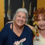 A diretora Mercedes Guimarães com a artista Susi Cantarino