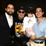 DSC9487-Sergio-Mallandro-com-seus-filhos-Edgard-Cavalcanti-e-Sergio-Tadeu-e-a-neta-Eva-MAIO-2024-CG-e1717002683987