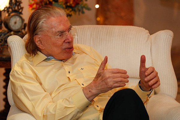 silvio-santos-em-lancamento-de-selo-comemorativo-de-seu-aniversario-de-90-anos-1