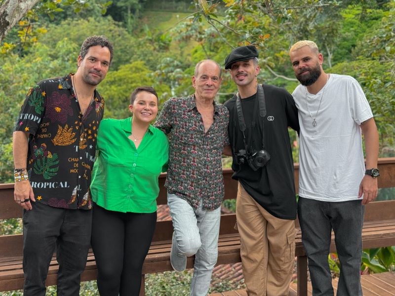 Yuri, Isabela, Ney, Gibson e Vitor