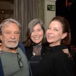 Alexandre e Priscila Addor cercando Carol Rosman