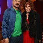 Gilson Martins , Susi cantarino