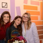 Luiza e Eduarda Viveiras com a autora Constza Del Posso