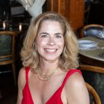 Aniversário de Claudia Dutra reúne amigas em almoço animado