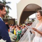 A noiva  Lavínia, que herdou a beleza da mãe, na hora do sim