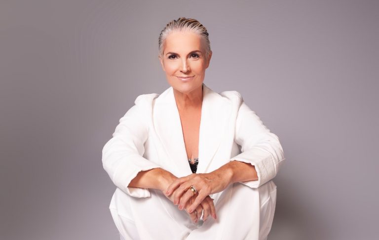 Isabella Taviani traz intimidade e emoção no show “Voz e Violão” no Teatro Rival