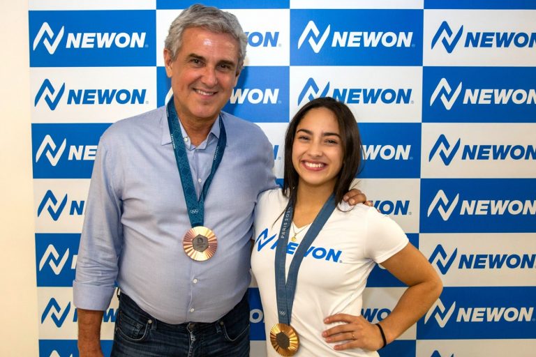 Julia Soares e José Roberto Guimarães participam de inauguração de centro de excelência esportiva em SP