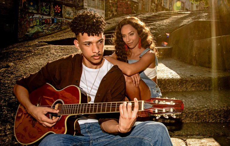 Teatro Adolpho Bloch estreia “Rio Uphill – O Musical”, primeira produção musical totalmente original do Brasil criada em Nova York