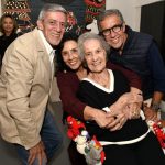 Os irmãos Alexandre Veloso , Denise Araripe e Napoleão Veloso com a mãe Dulce Veloso