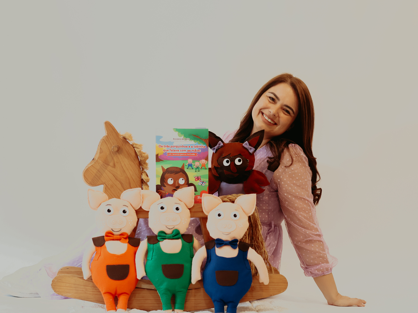 Lançamento do livro “Os três porquinhos e a lobinha que falava com as mãos” promove inclusão infantil no Bosque da Freguesia
