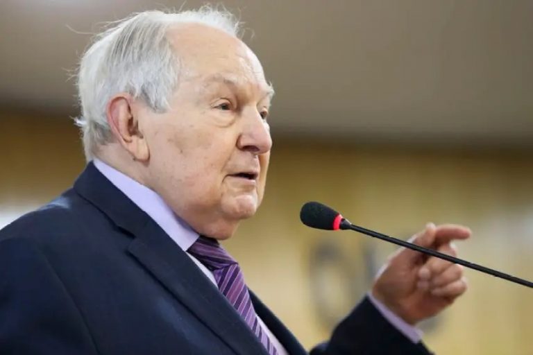 Bernardo Cabral e a Constituição